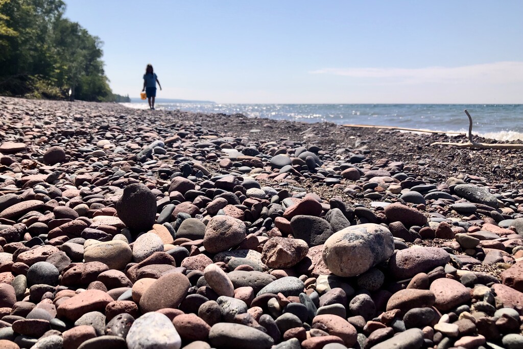 Rock hunting on Lake Superior by vera365
