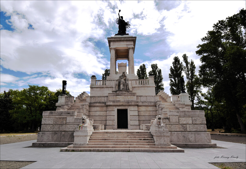 The place of the tomb of Lajos Kossuth by kork