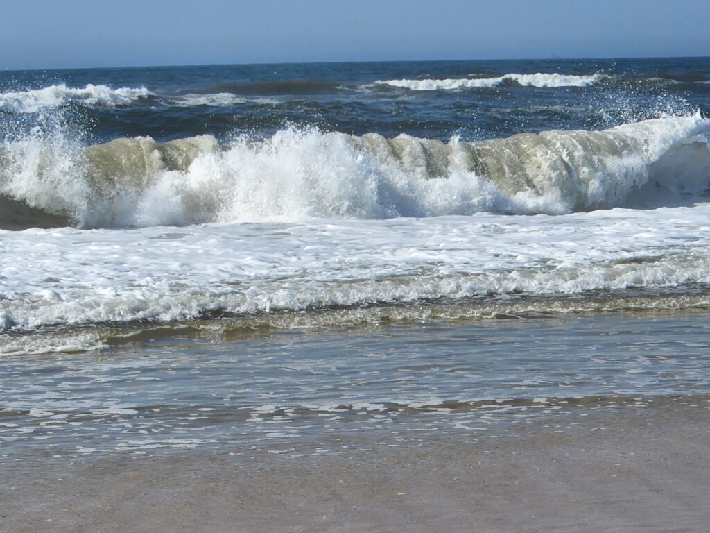 Beach waves by jb030958