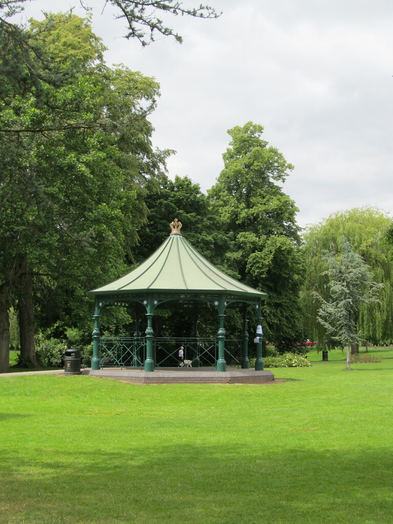 Bandstand in Sanders Park, Bromsgrove by speedwell