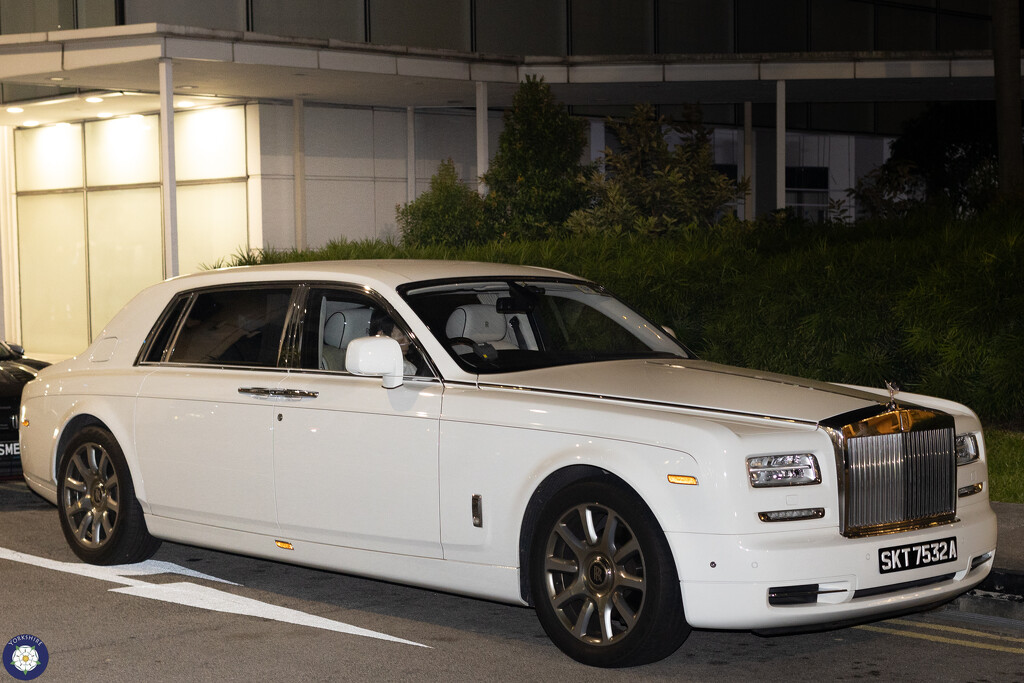 Rolls Royce by lumpiniman