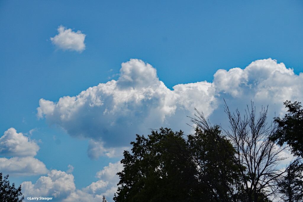 Soft August sky by larrysphotos