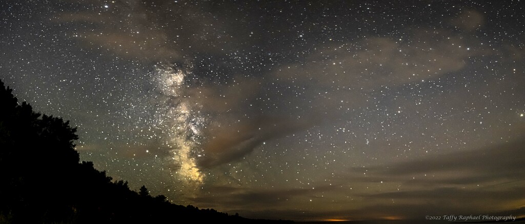 Clouds Encroach on the Milky Way by taffy