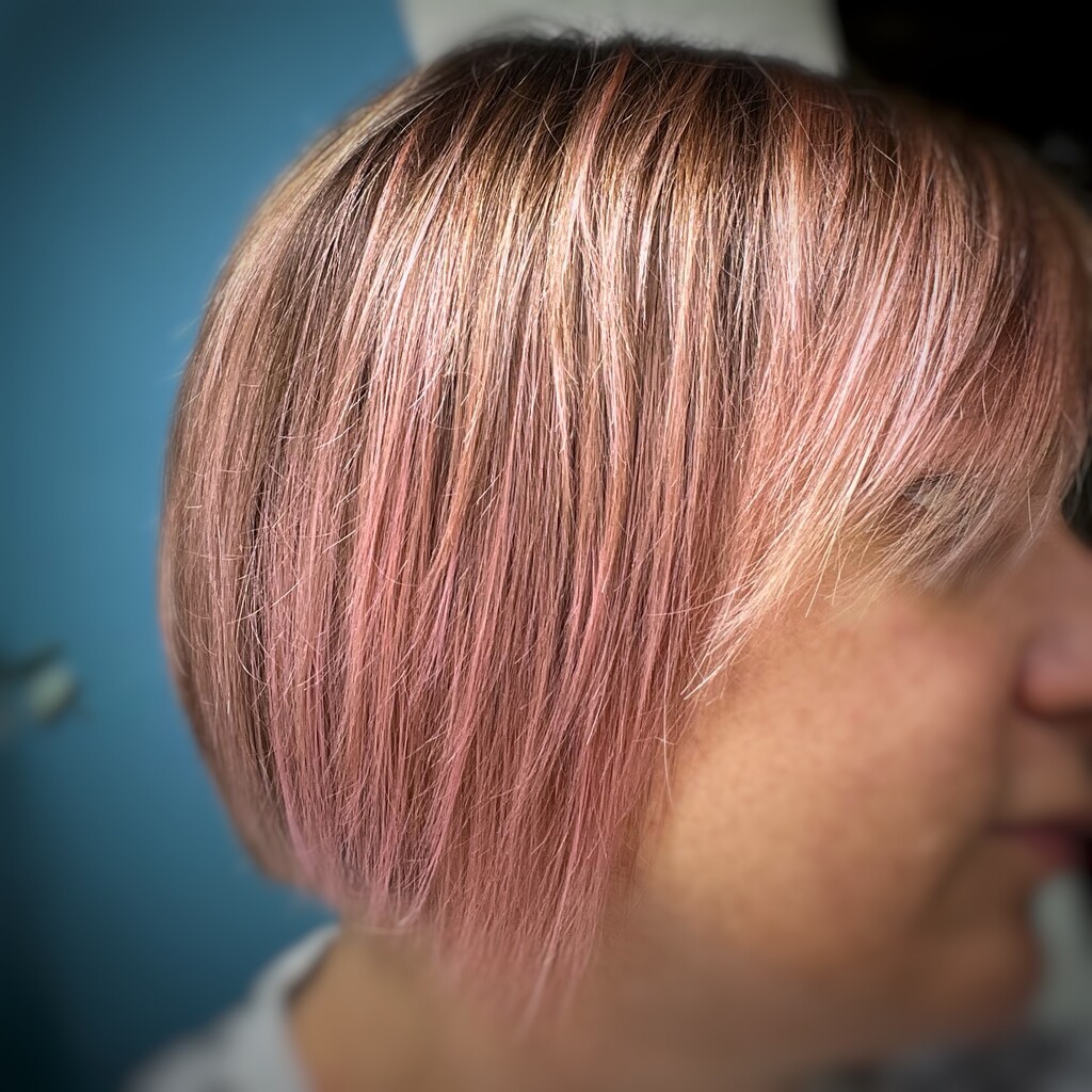 Pink hair! by gaillambert