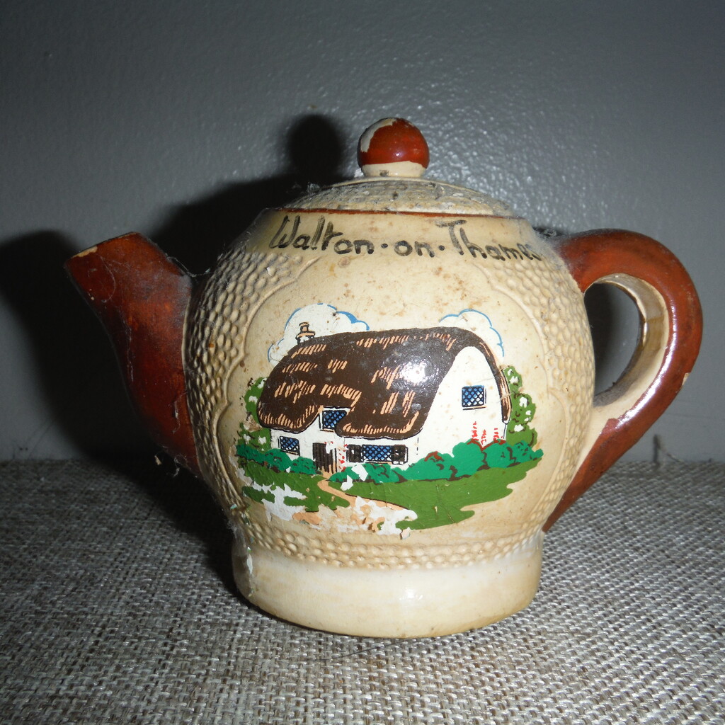 House #7: On a Teapot by spanishliz