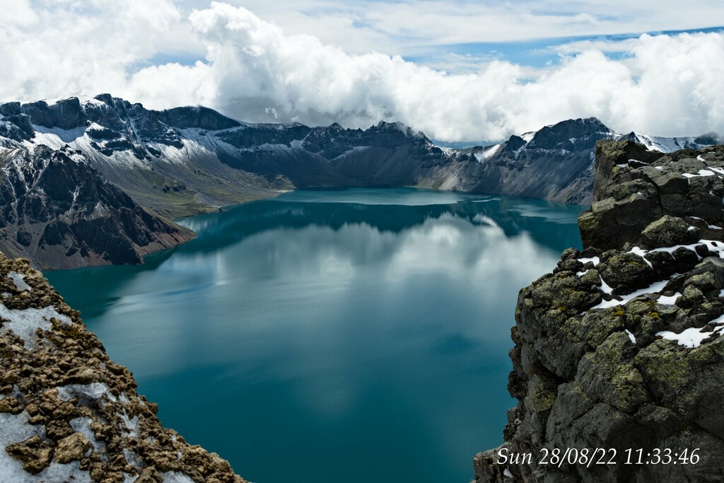Crater lake - Changbaishan by wh2021