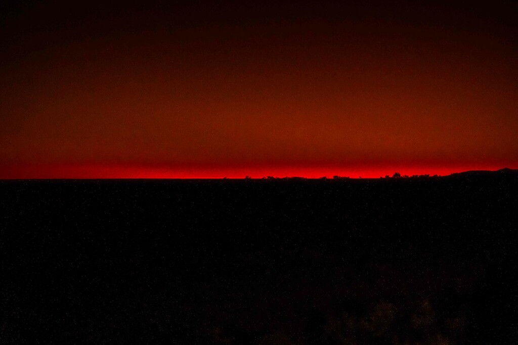 Desert dawn out of Coober Pedy by pusspup