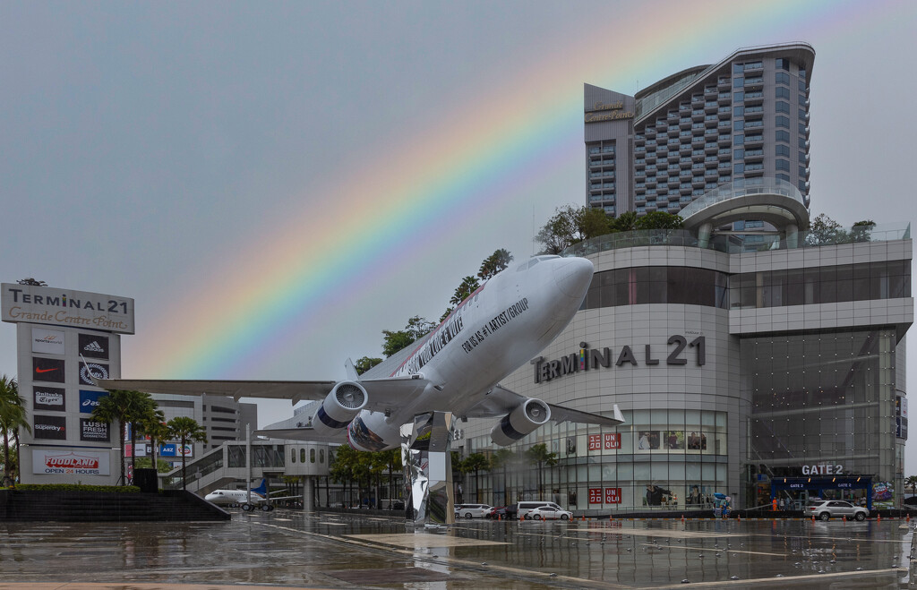 Terminal 21 Rainbow by lumpiniman