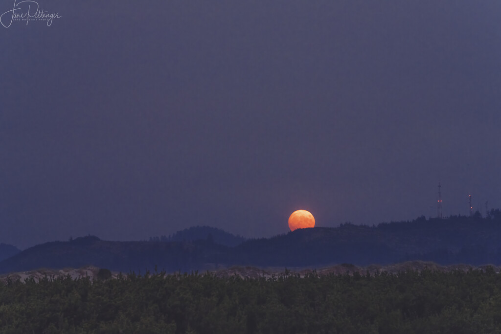 Smoky Moon Rise by jgpittenger