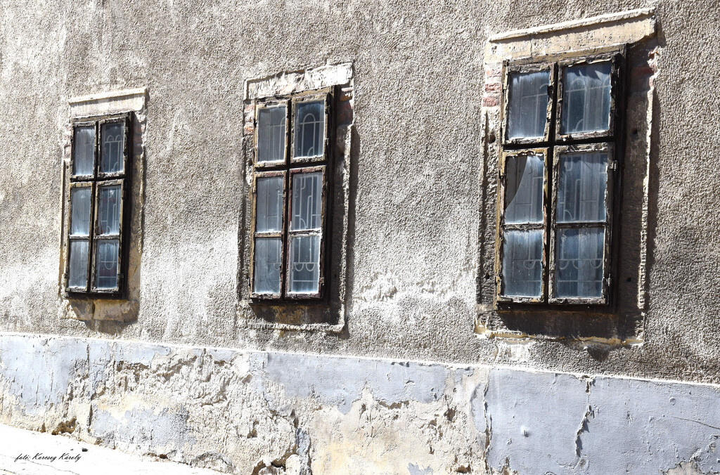 An old house, with old windows by kork
