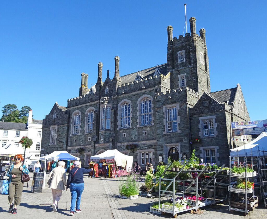 Tavistock Town Hall  by marianj