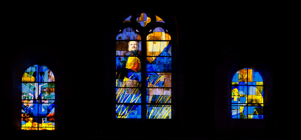 0916 - Modern Stained Glass at Cahors Cathedral by bob65
