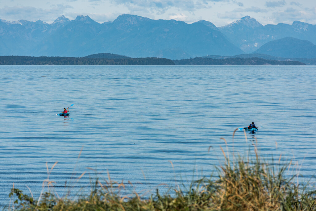 Kayakers and Mountains by kwind