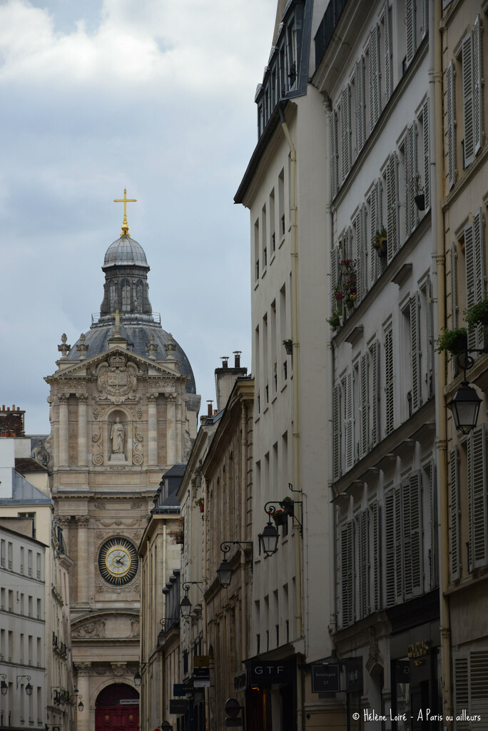 rue de Sevigne by parisouailleurs