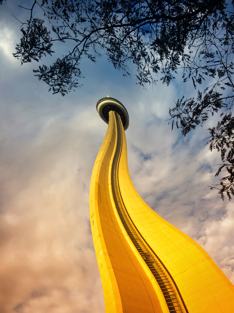 CN-Tower Twist by pdulis