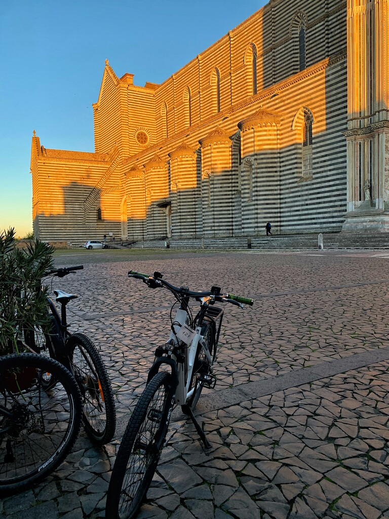 Sunset on the side of the Duomo by caterina