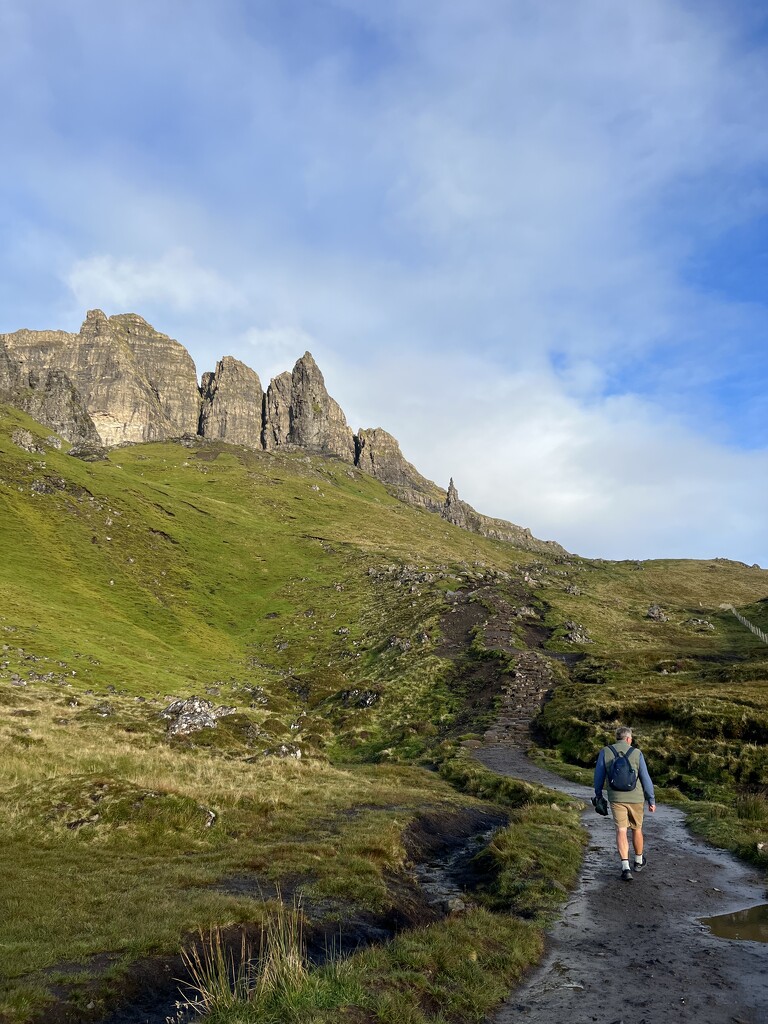 Old Man of Storr Hike by kwind