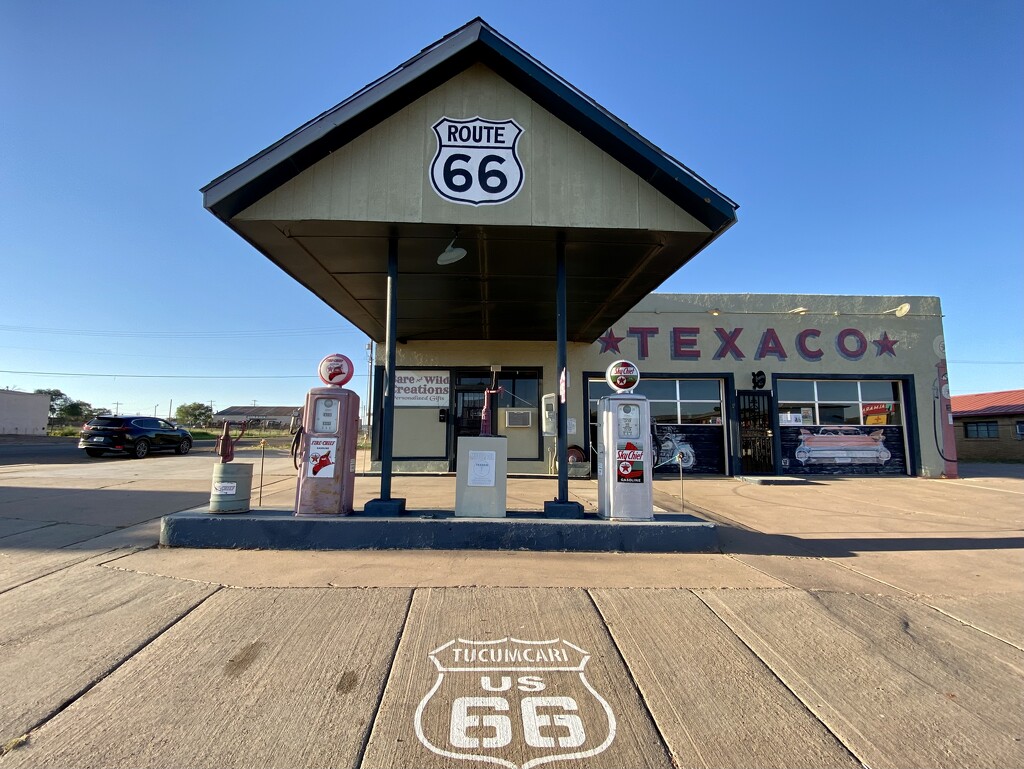Vintage Texaco Gas Station, Tucumcari New Mexico  by clay88