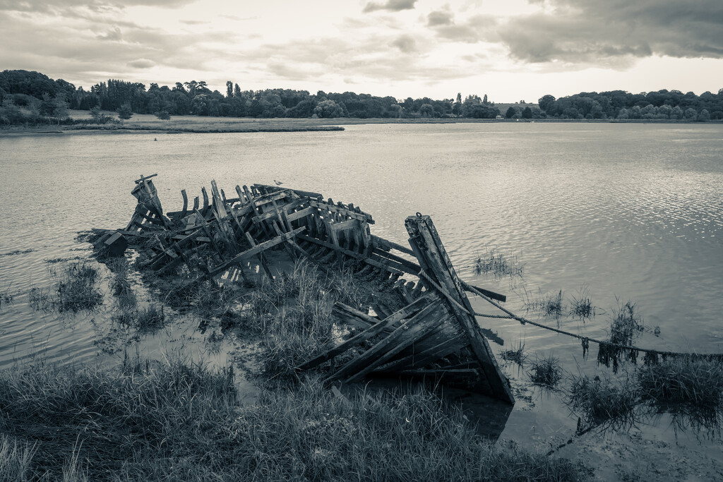 boat wreck by cam365pix