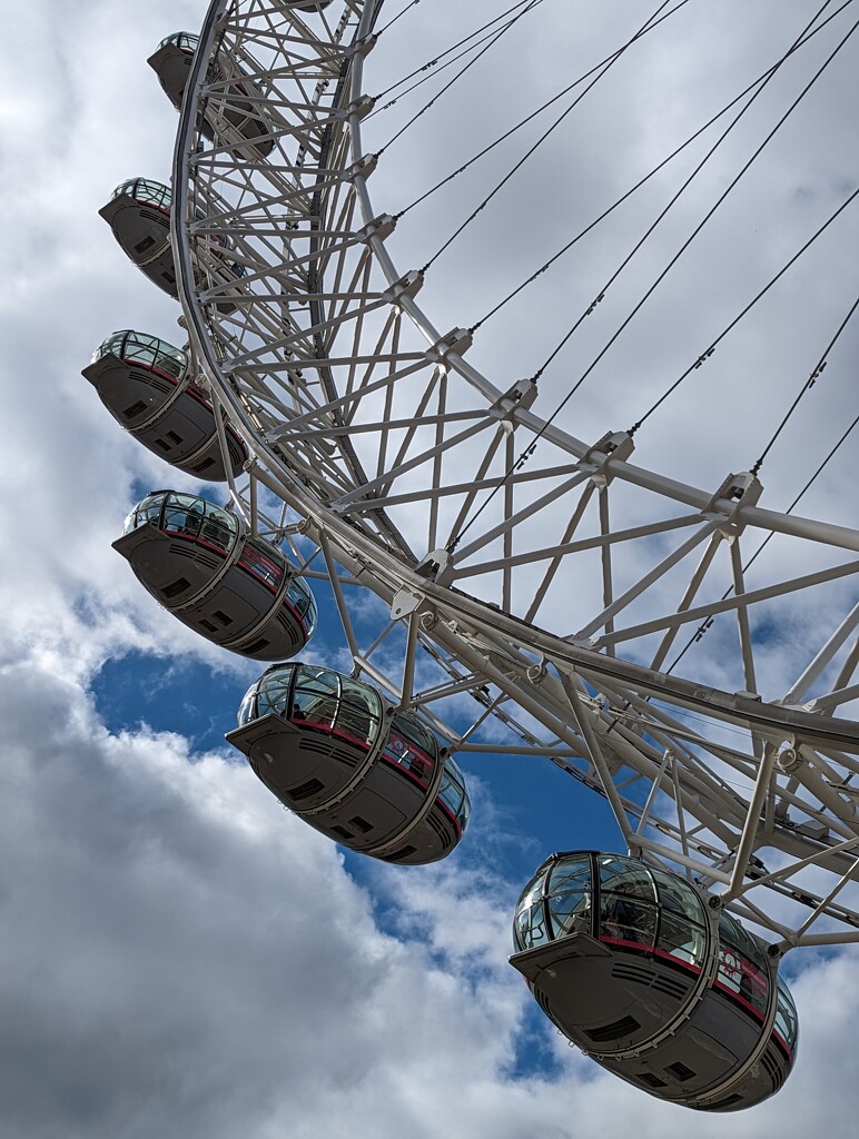 London Eye by serendypyty