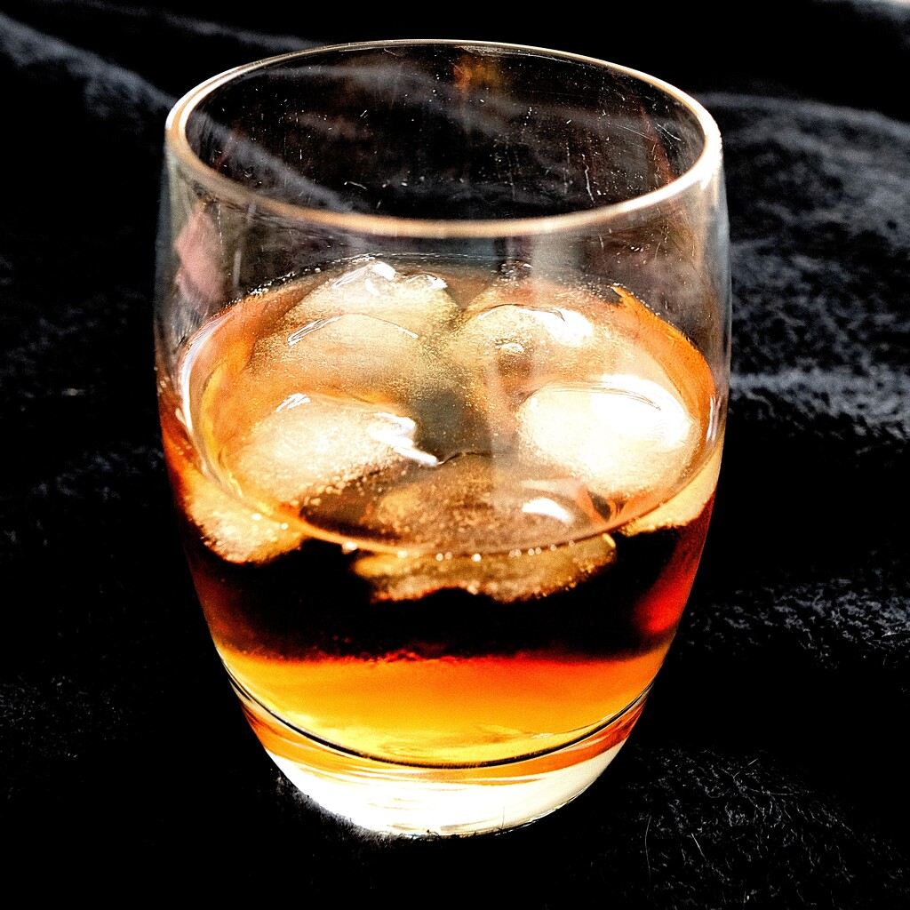 Whisky on the rocks by allsop