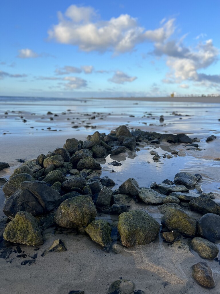 Rocks on beach later that day  by cawu