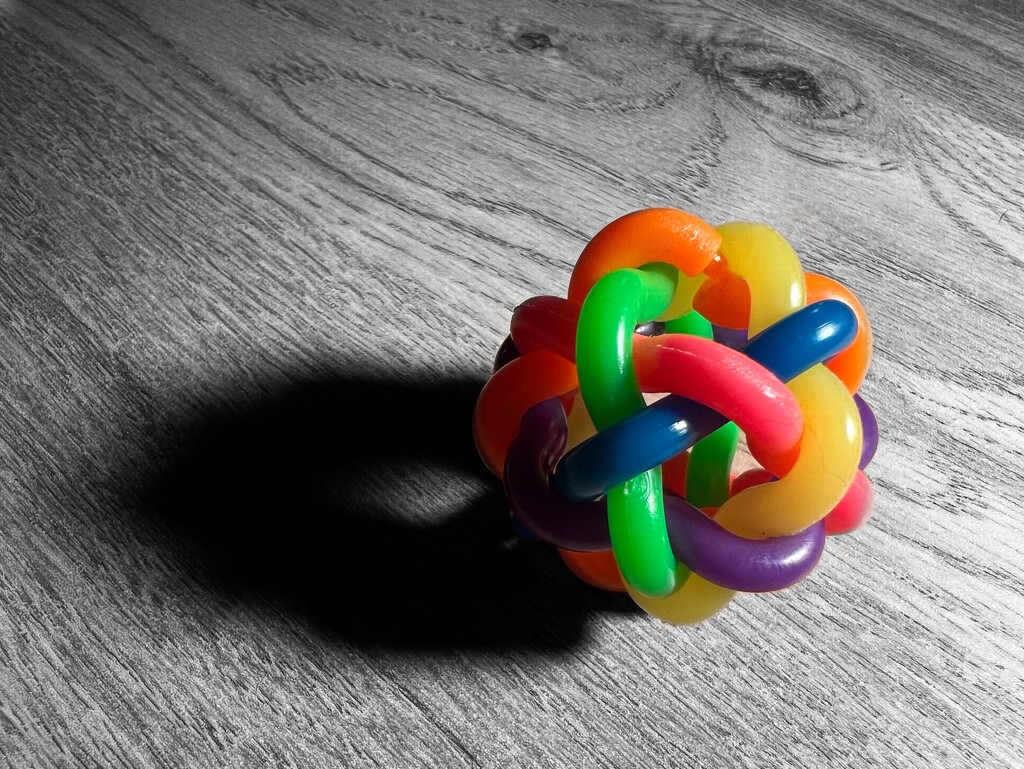 Rainbow orbit ball by gaillambert
