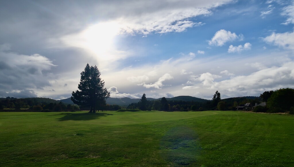 The 18th at Ballater Golf Course by jamibann