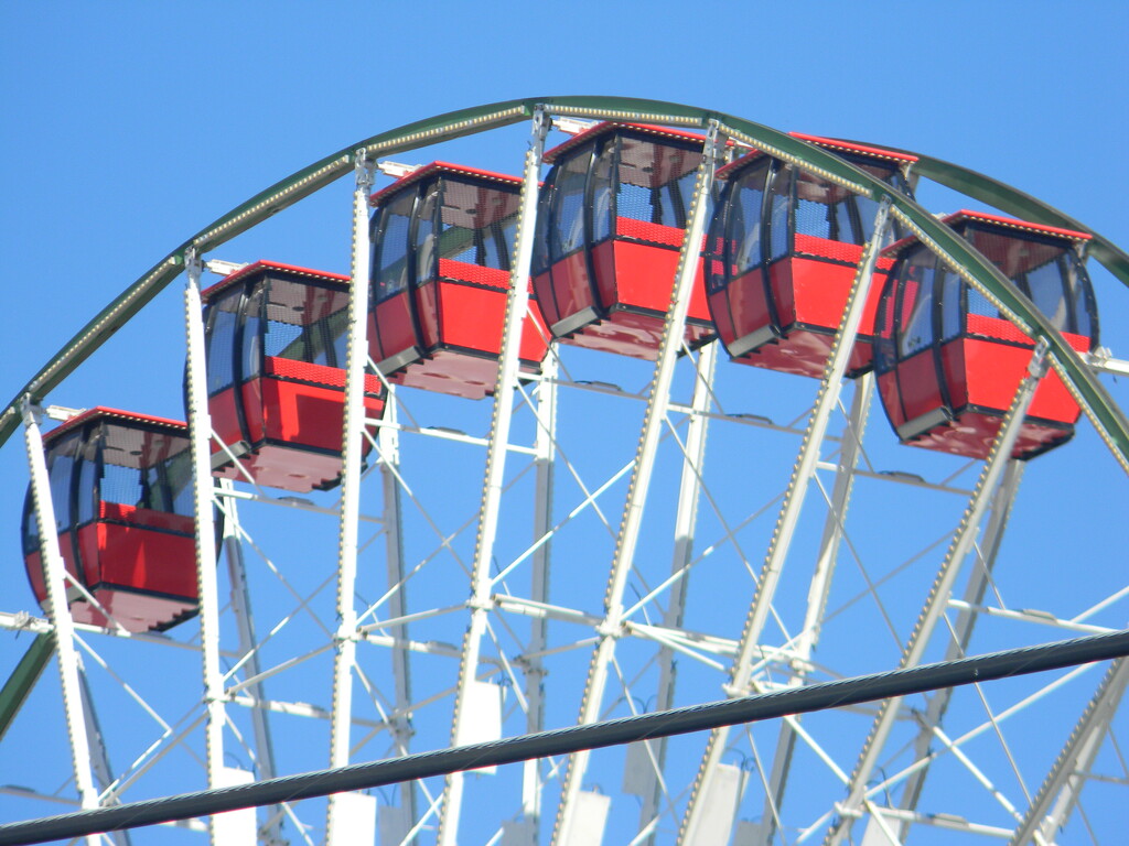 Red Cars on Ferris Wheel by sfeldphotos