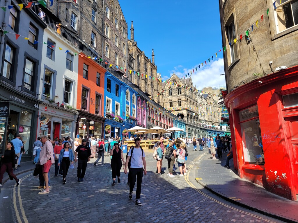 Colourful Edinburgh by clearday