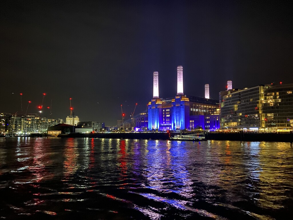 Battersea power station,London  by robboconnor