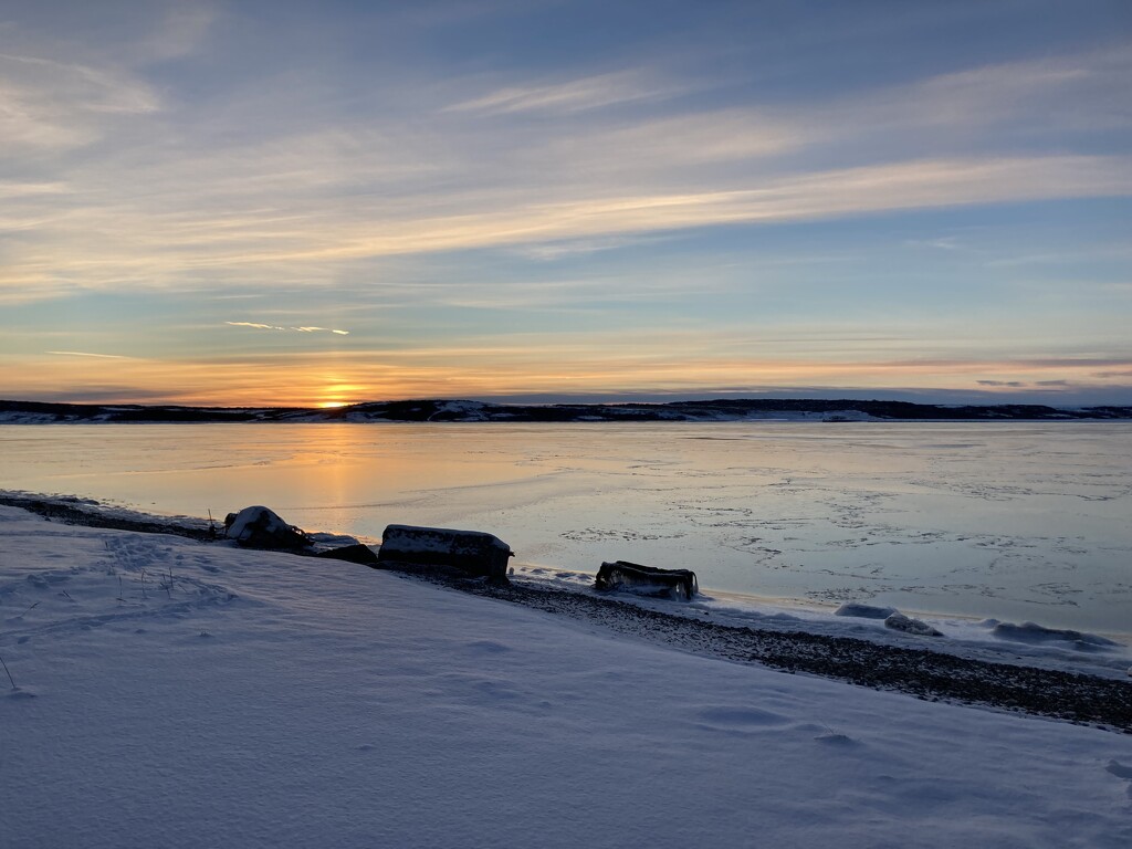 Arctic Sunrise 10:00 am by jetr