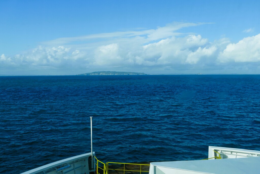 approaching Eire by cam365pix