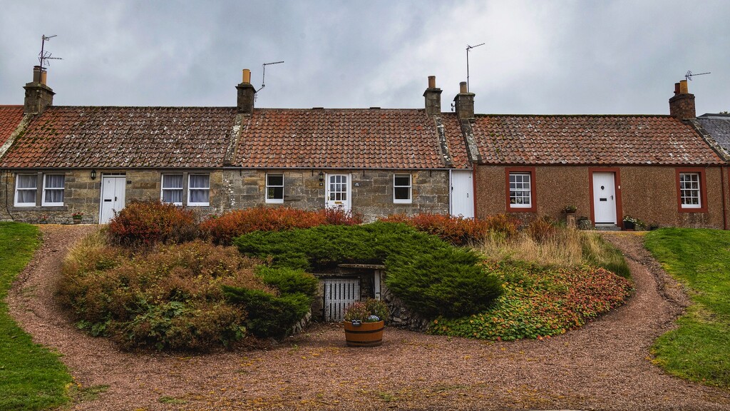 Terraced cottages….. by billdavidson