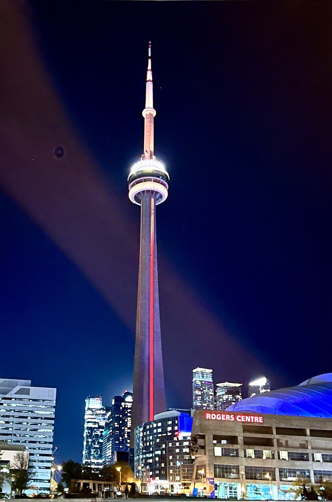 CN Tower by corinnec