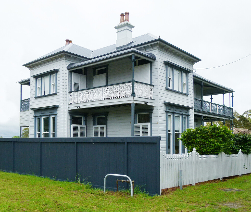 Old House - Raymond Terrace by onewing