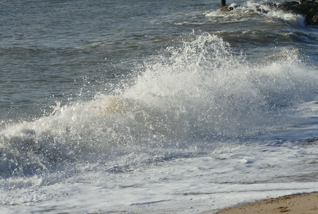 breaking waves by cam365pix