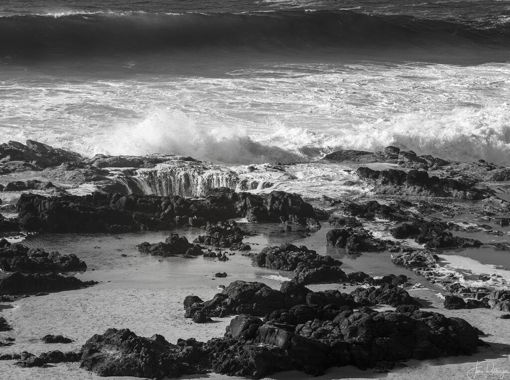 Thor's Well B and W by jgpittenger