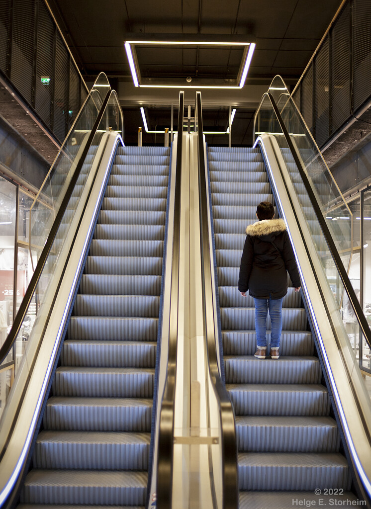 Escalator by helstor365