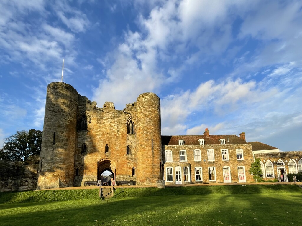 Tonbridge Castle  by jeremyccc