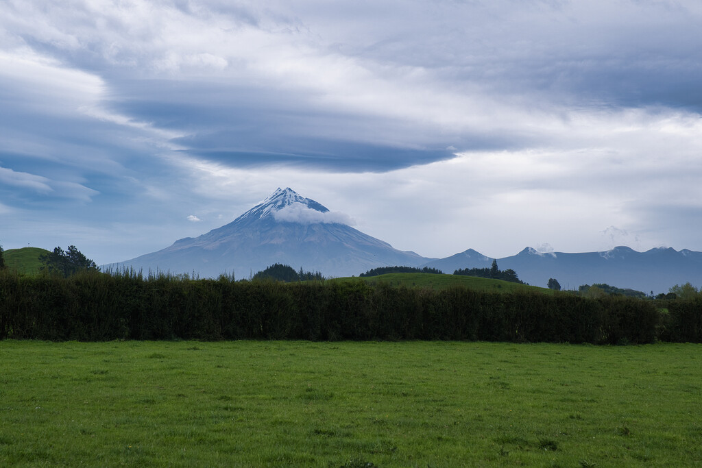 Mt Taranaki and sky by dkbarnett