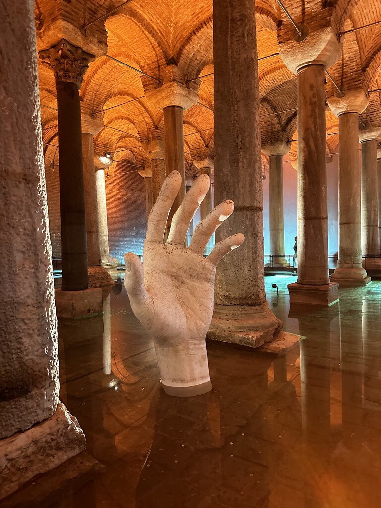 Basilica Cistern by kjarn