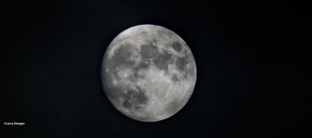 Moon  by larrysphotos