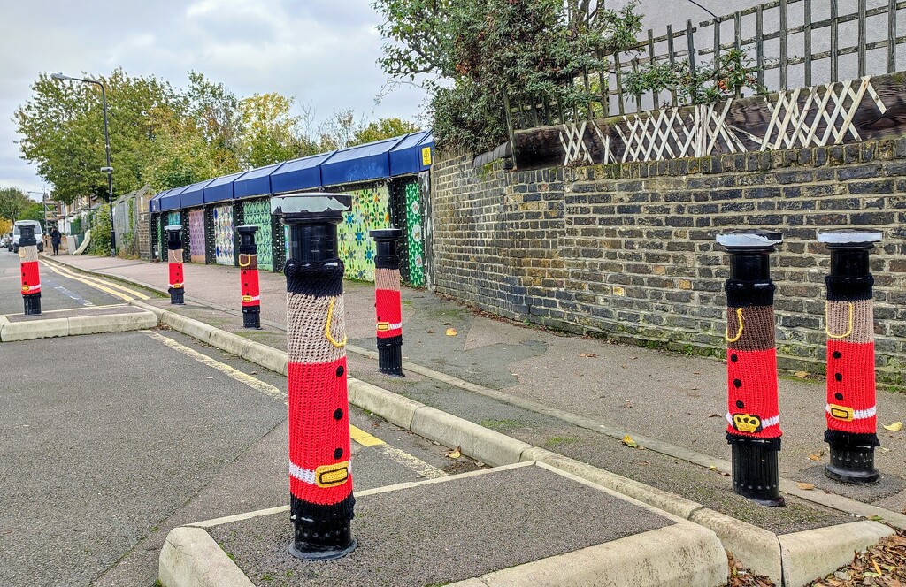 Knitted grenadier guards  by boxplayer