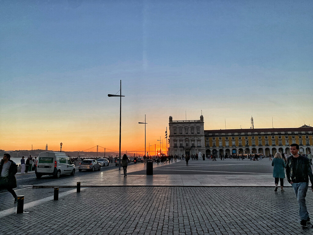 Sunset on Praça do commercio.  by cocobella