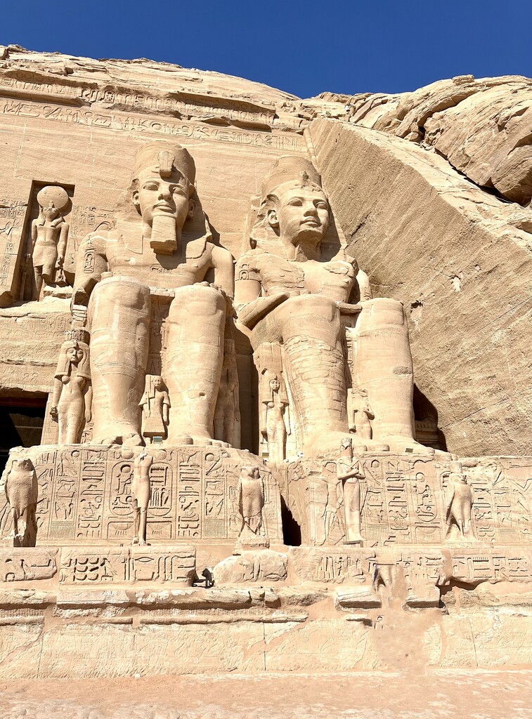 Abu Simbel by kjarn