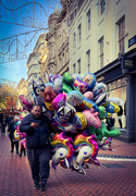 16th Nov 2022 - Balloon seller