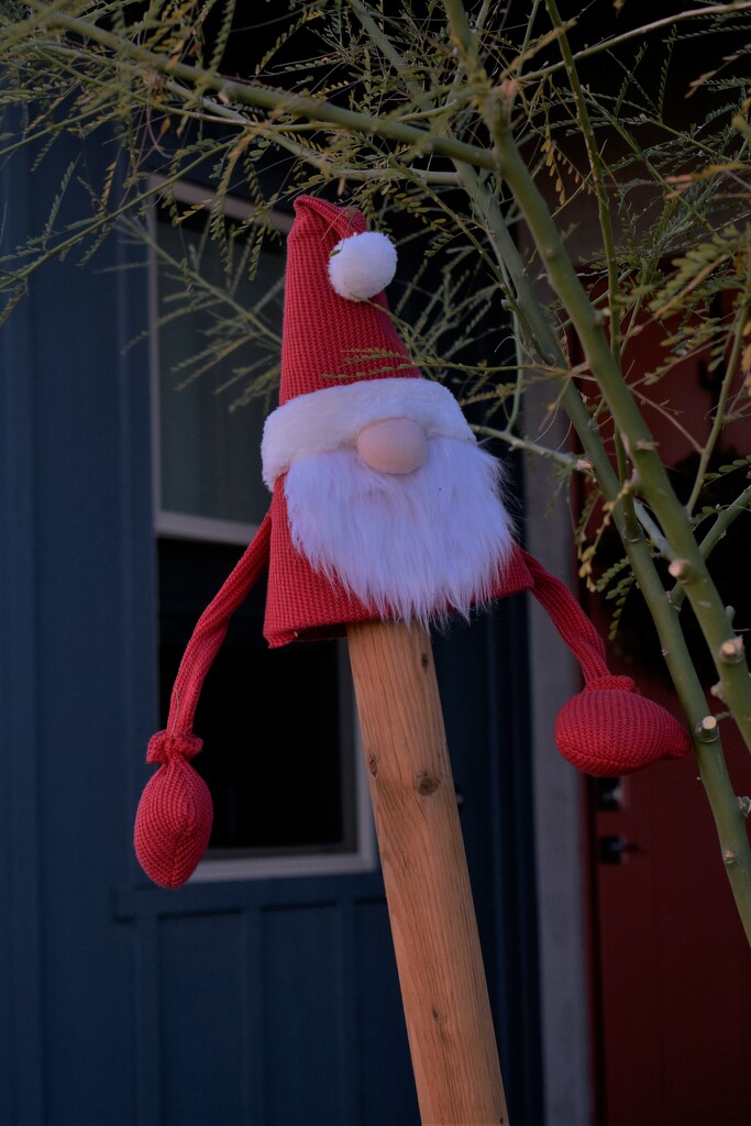 Santa on a pole by sandlily