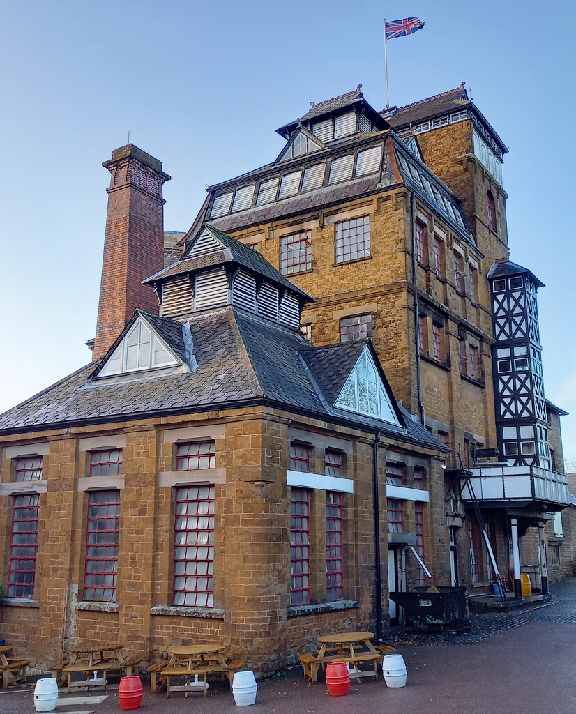 Hook Norton Brewery by marianj