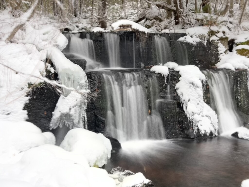 Winter Waterfall  by radiogirl